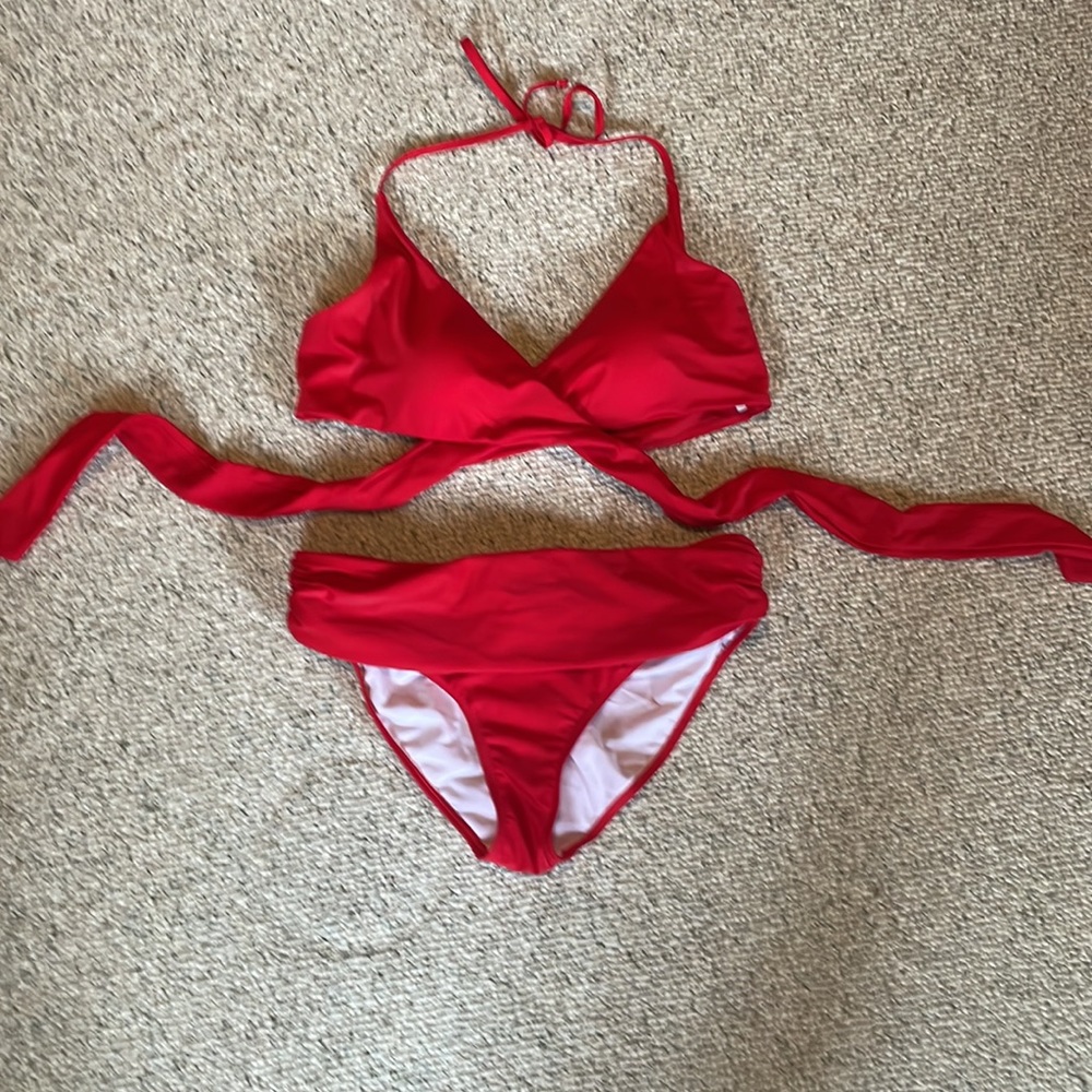 Red Bikini - Picture 4 of 4